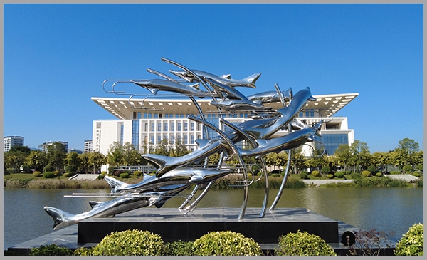 滨海新城不锈钢景观雕塑《寻梦》