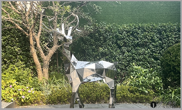 龙湖观宸装置雕塑、不锈钢鹿雕塑