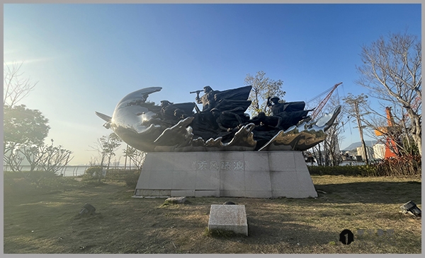 凝固的历史对话：大型历史人物雕塑如何重塑公共空间的精神肌理